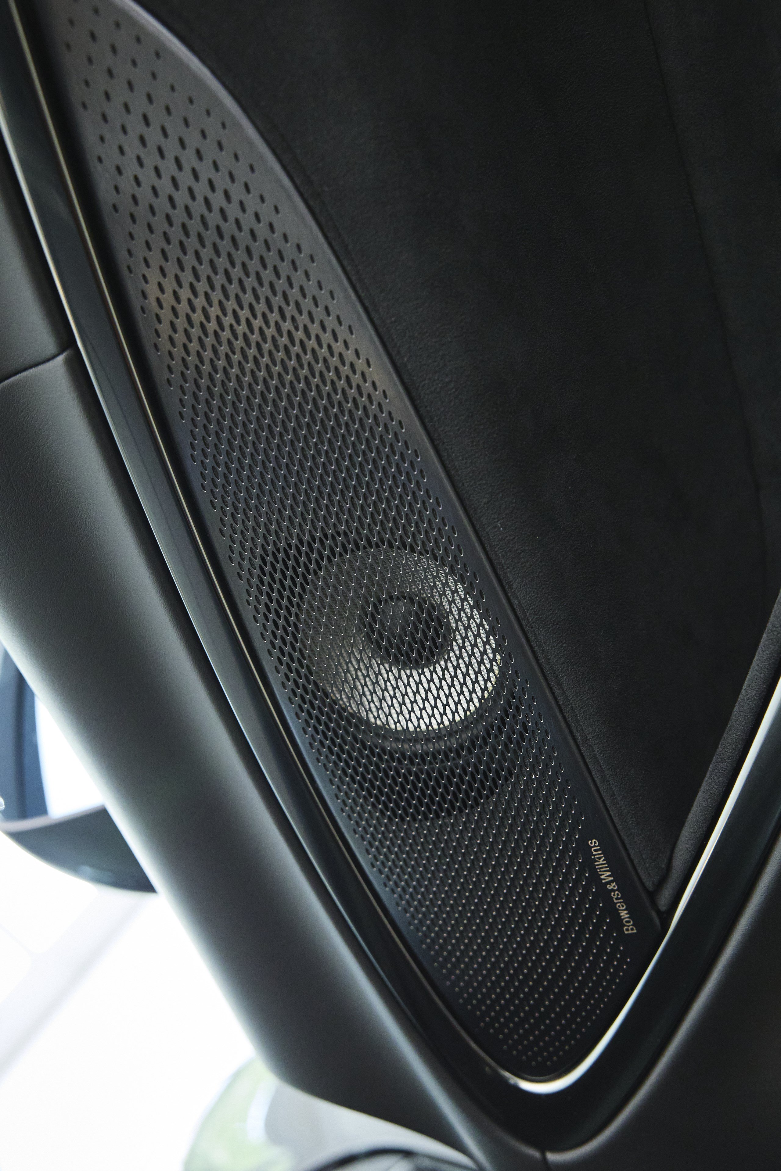 Used 2025 McLaren Artura Spider RWD image 43