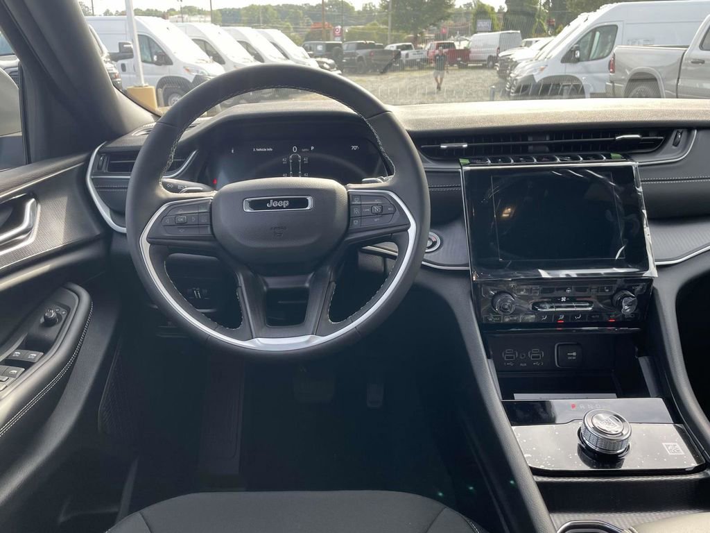 New 2025 Jeep Grand Cherokee L Laredo w/ Luxury Tech Group I image 22