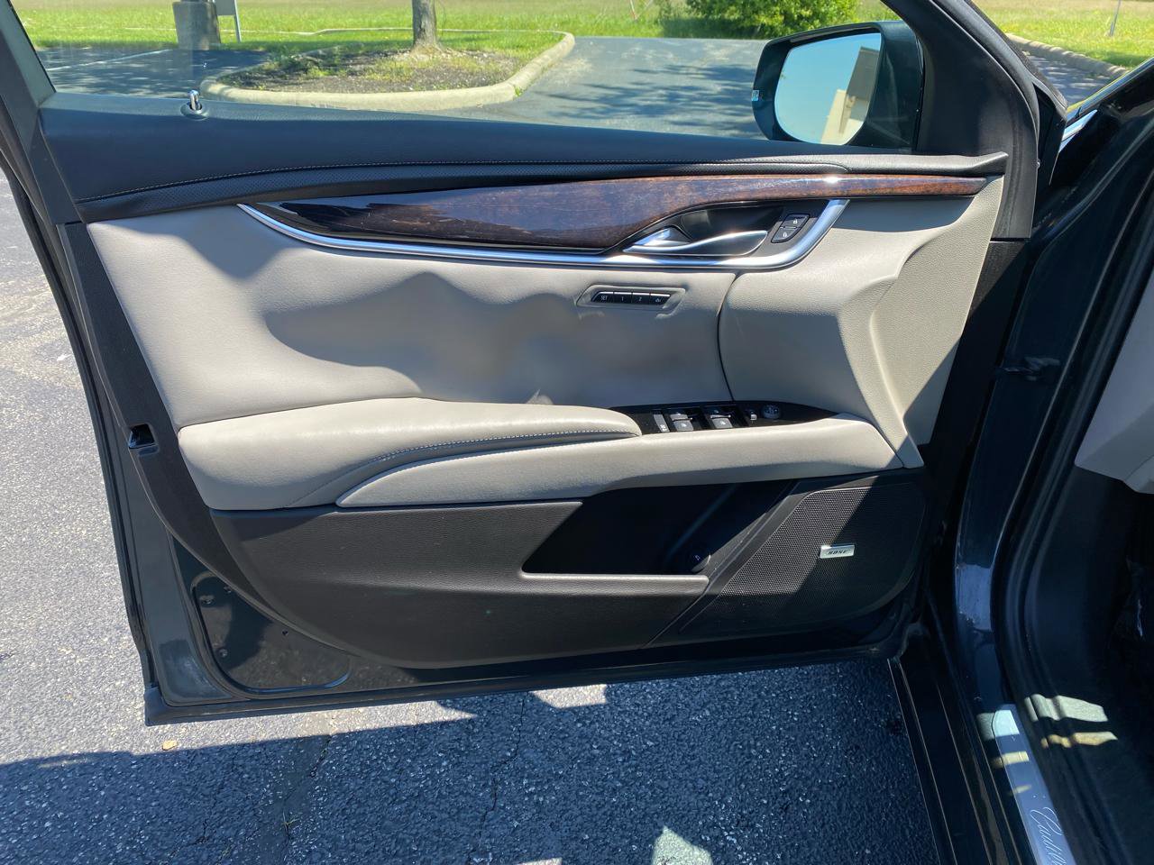 Used 2013 Cadillac XTS Luxury FWD image 12