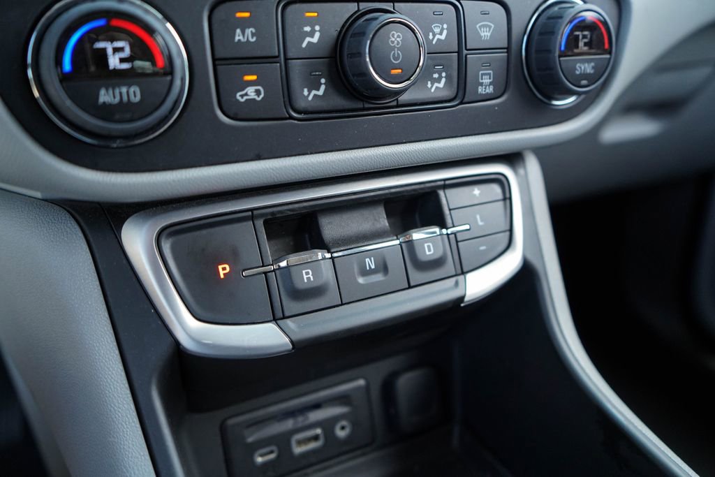 Used 2024 GMC Terrain SLT FWD image 35