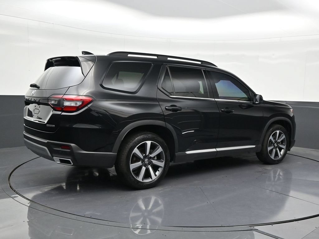 Used 2023 Honda Pilot Touring image 5