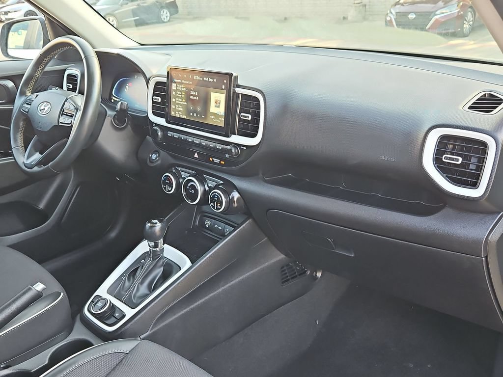 Used 2025 Hyundai Venue Limited FWD image 32
