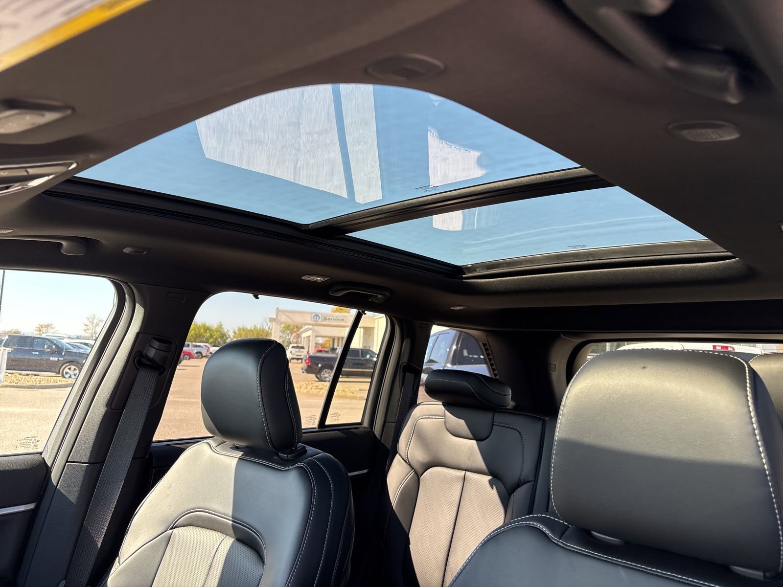 New 2025 Jeep Grand Cherokee Limited w/ Luxury Tech Group II image 11