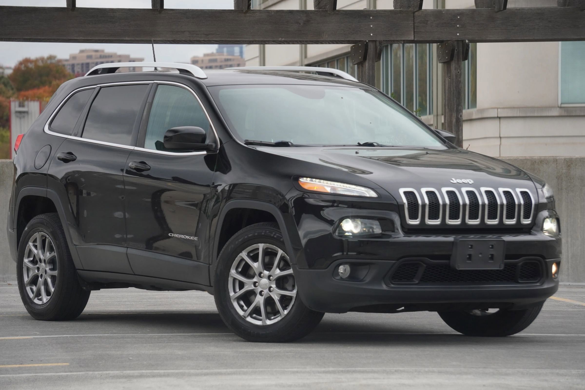 Used 2018 Jeep Cherokee Latitude Plus w/ Cold Weather Group image 15