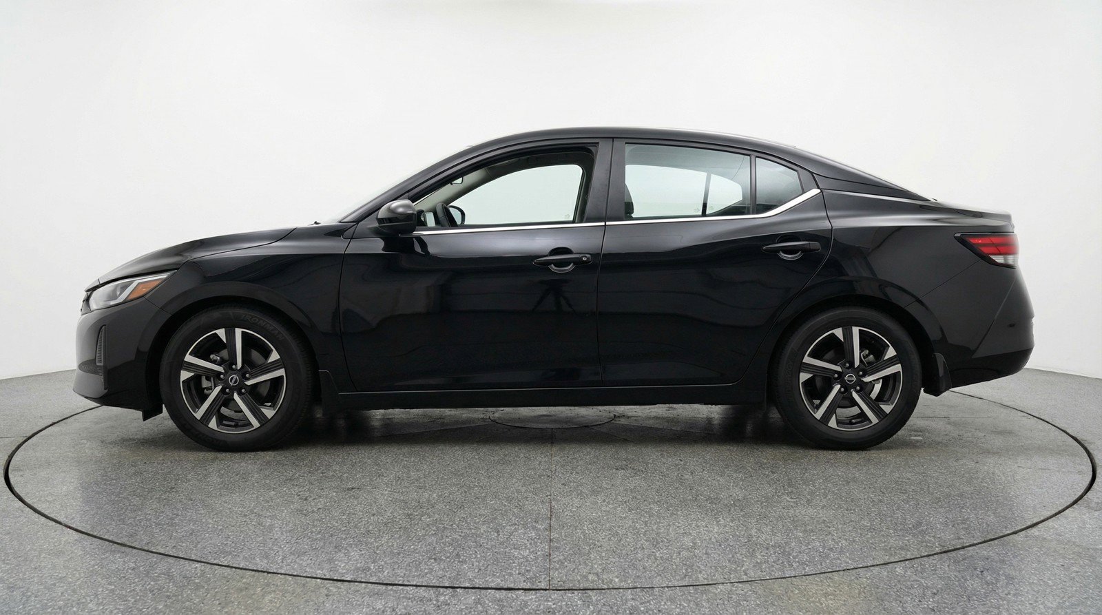 Used 2025 Nissan Sentra SV image 5