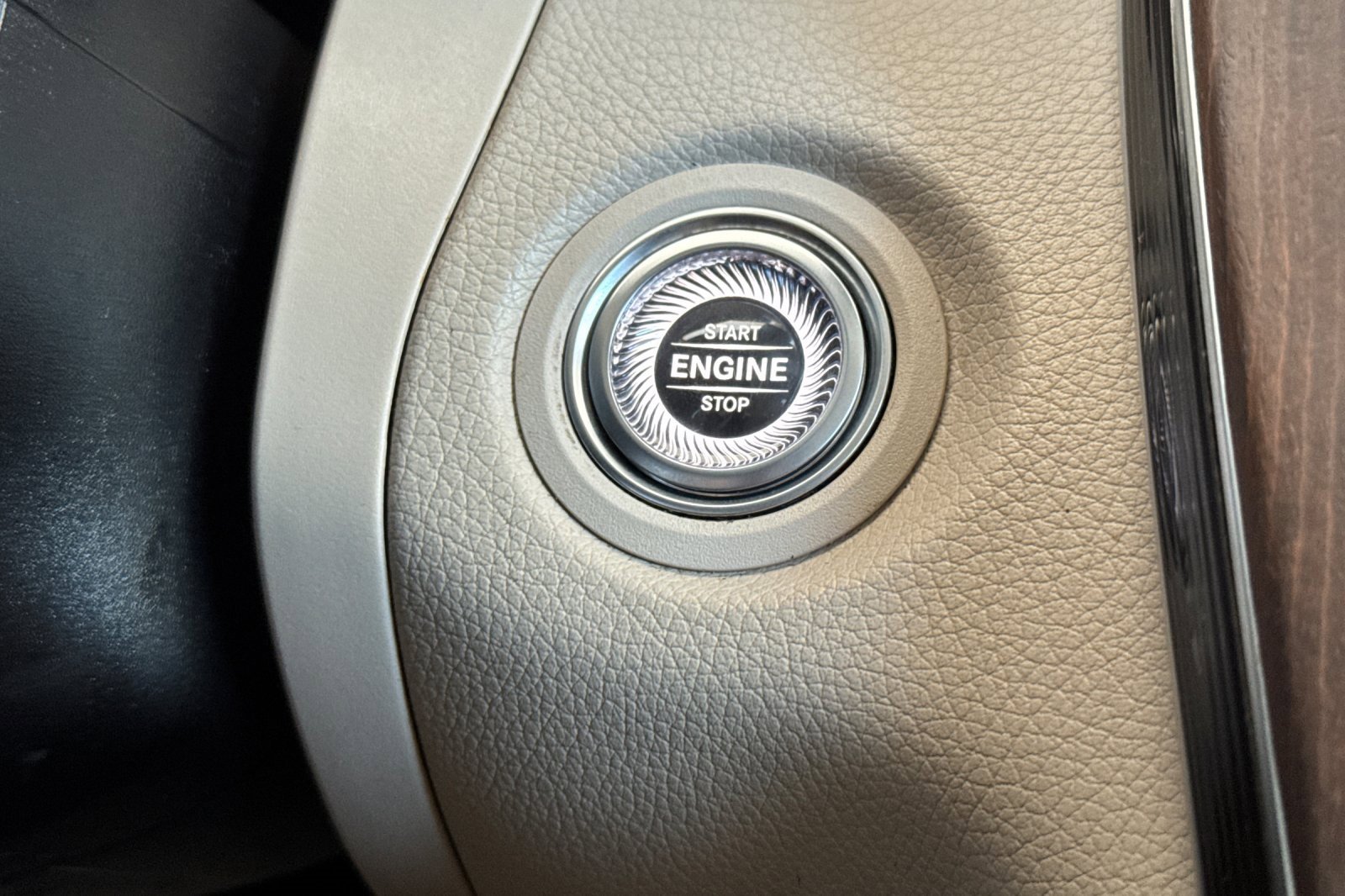 Used 2022 Mercedes-Benz GLC 300 4MATIC image 24