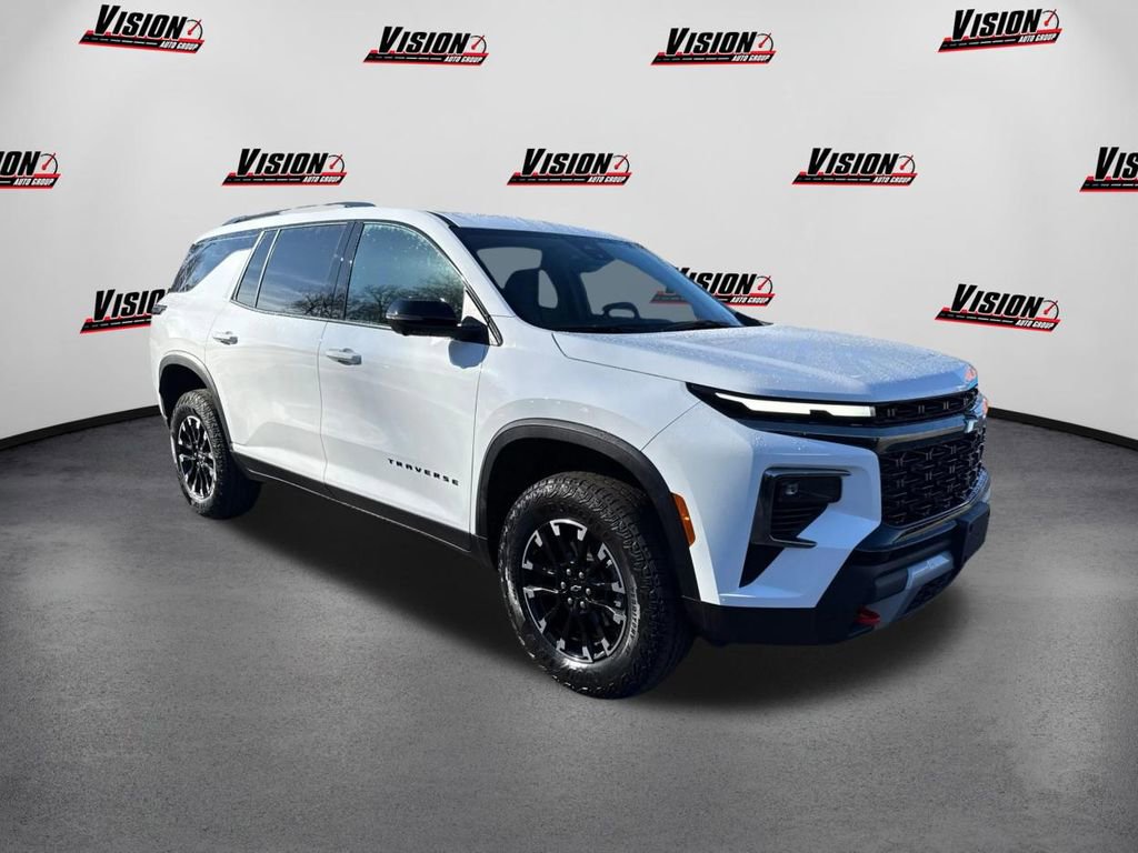 Used 2024 Chevrolet Traverse Z71 image 3