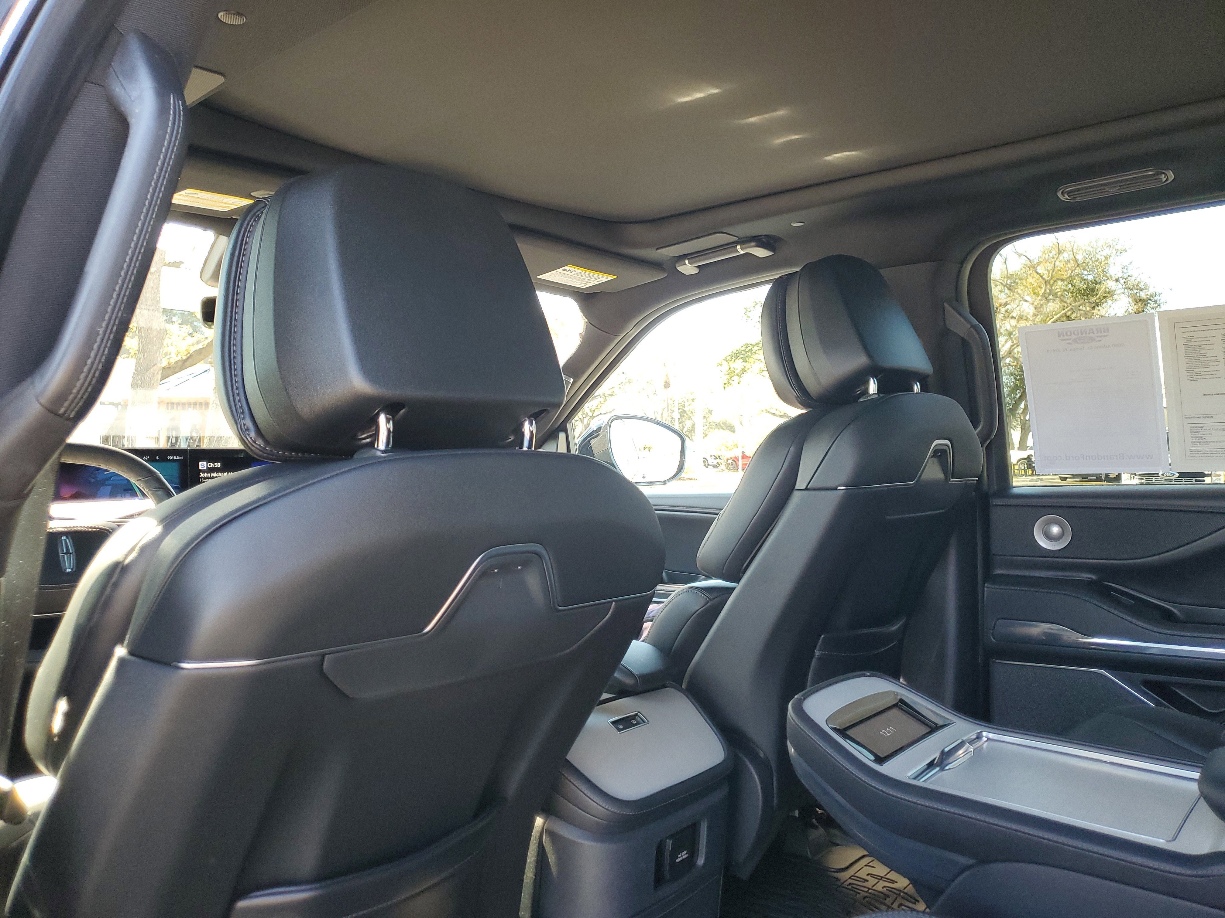 Used 2025 Lincoln Navigator Reserve w/ Jet Appearance Package image 14