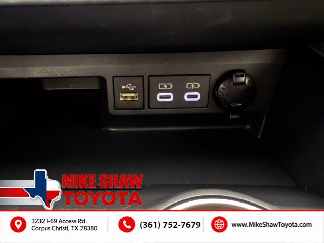 Used 2024 Toyota Highlander XLE FWD image 18