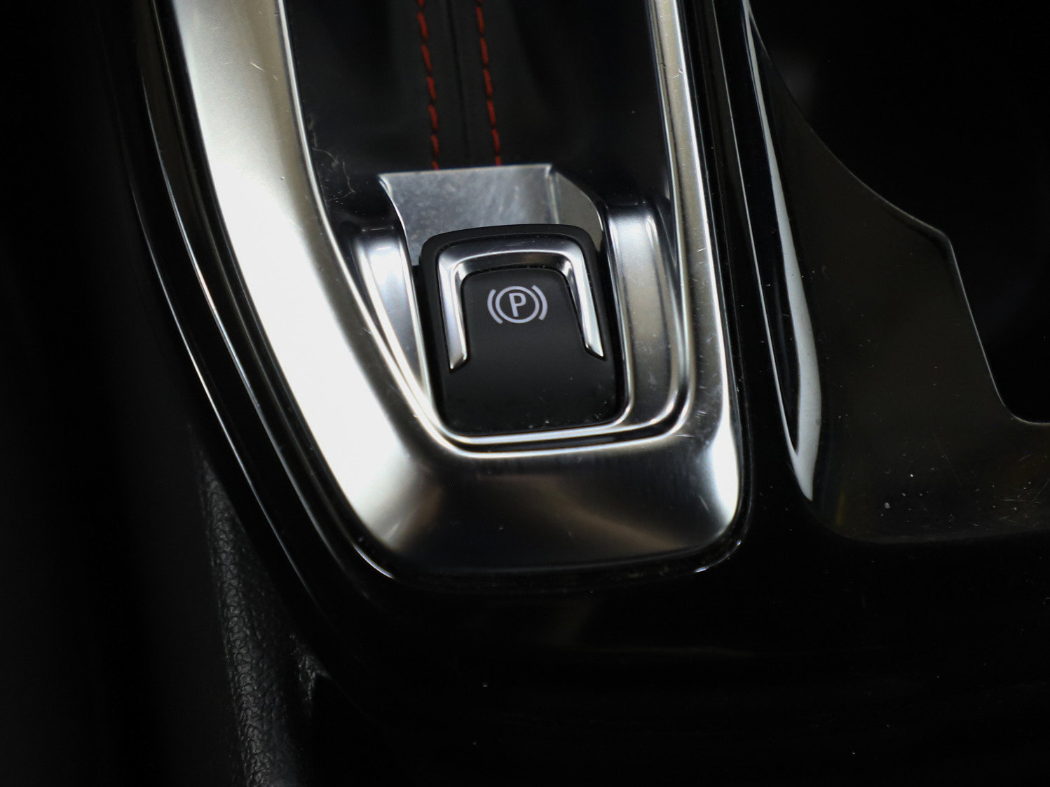 Used 2024 Chevrolet Trax RS FWD image 25