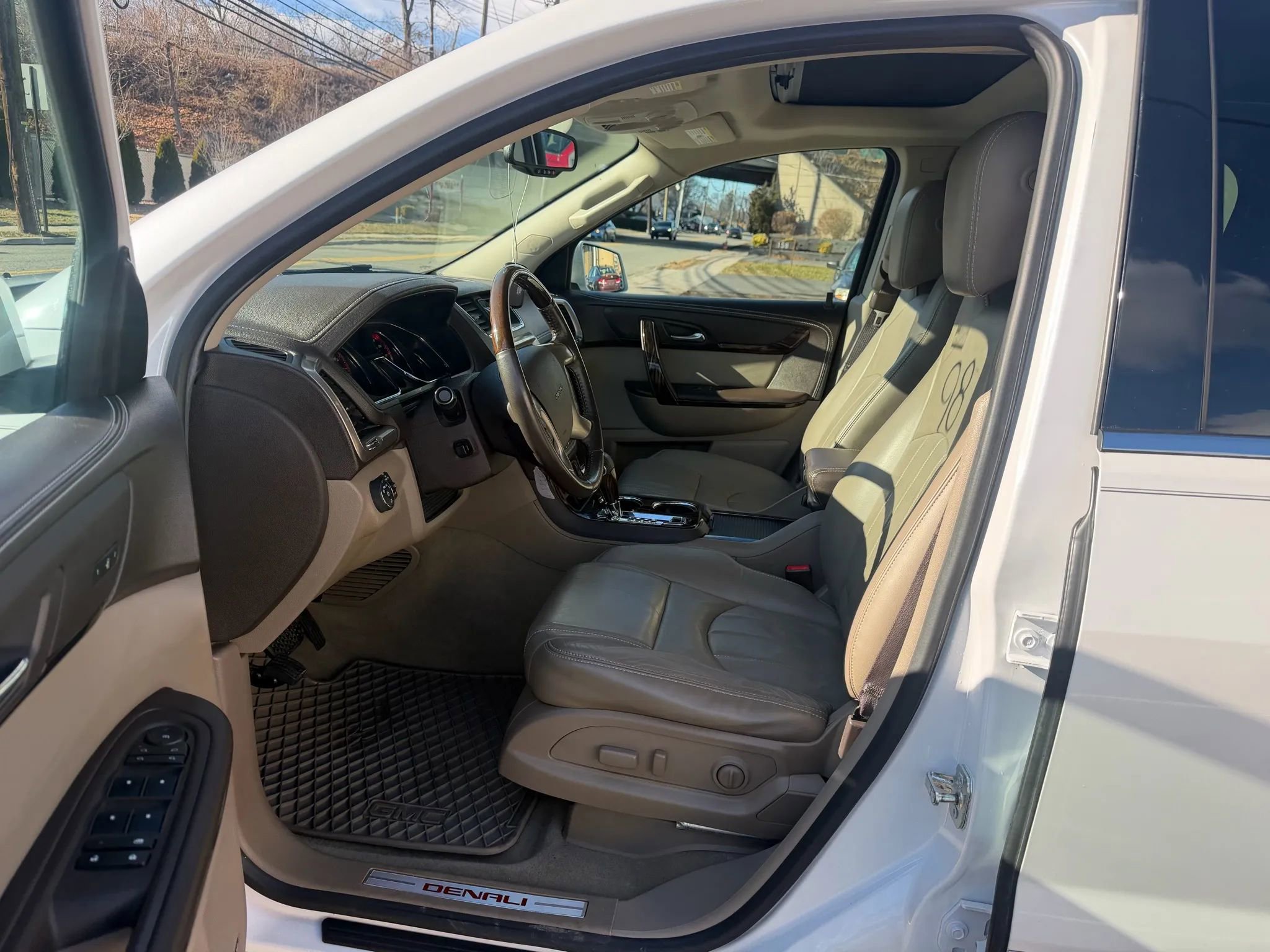 Used 2016 GMC Acadia Denali image 10