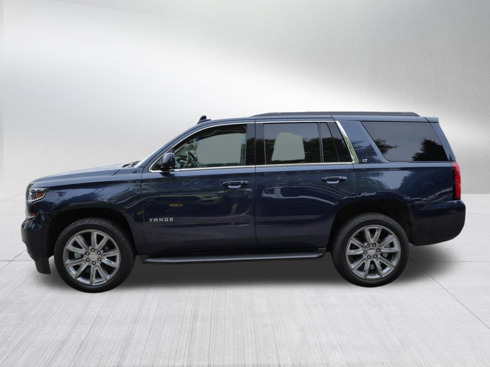 Used 2019 Chevrolet Tahoe LT w/ Luxury Package AWD/4WD image 4