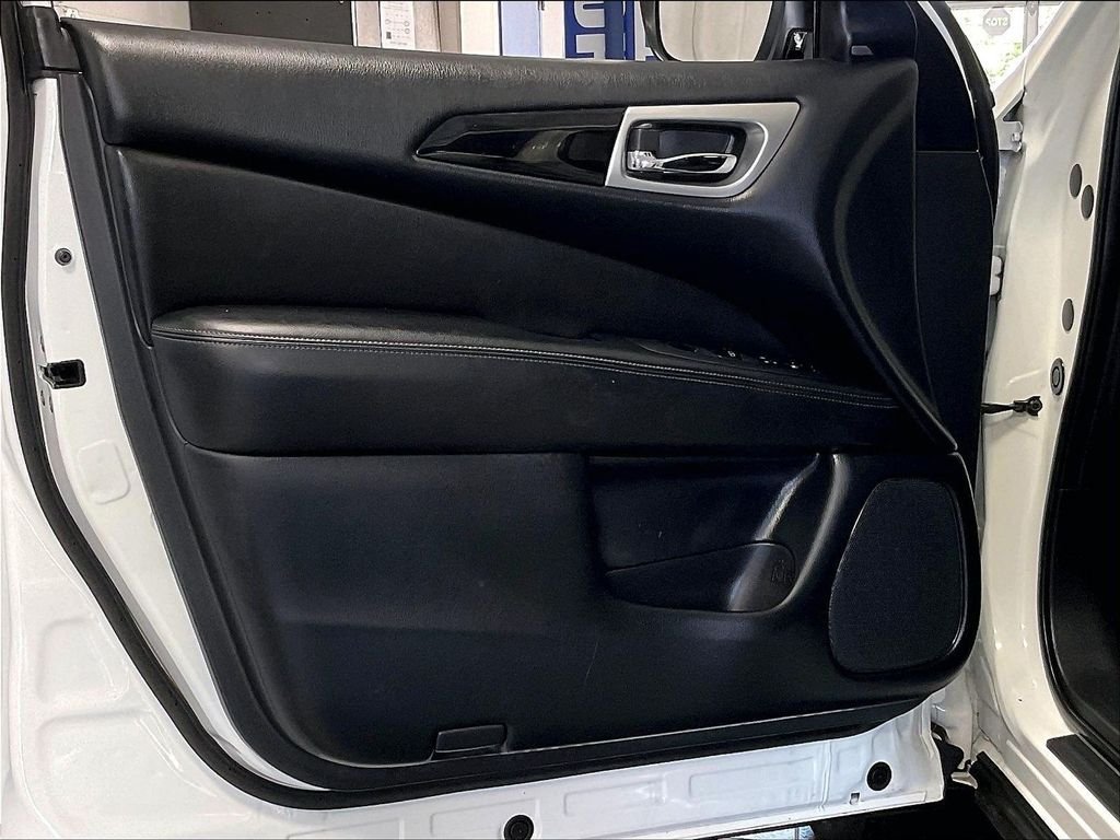 Used 2020 Nissan Pathfinder SV AWD/4WD image 9