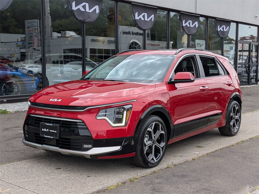 Used 2024 Kia Niro SX Touring image 2