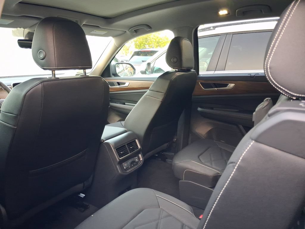 New 2026 Volkswagen Atlas SE FWD image 5