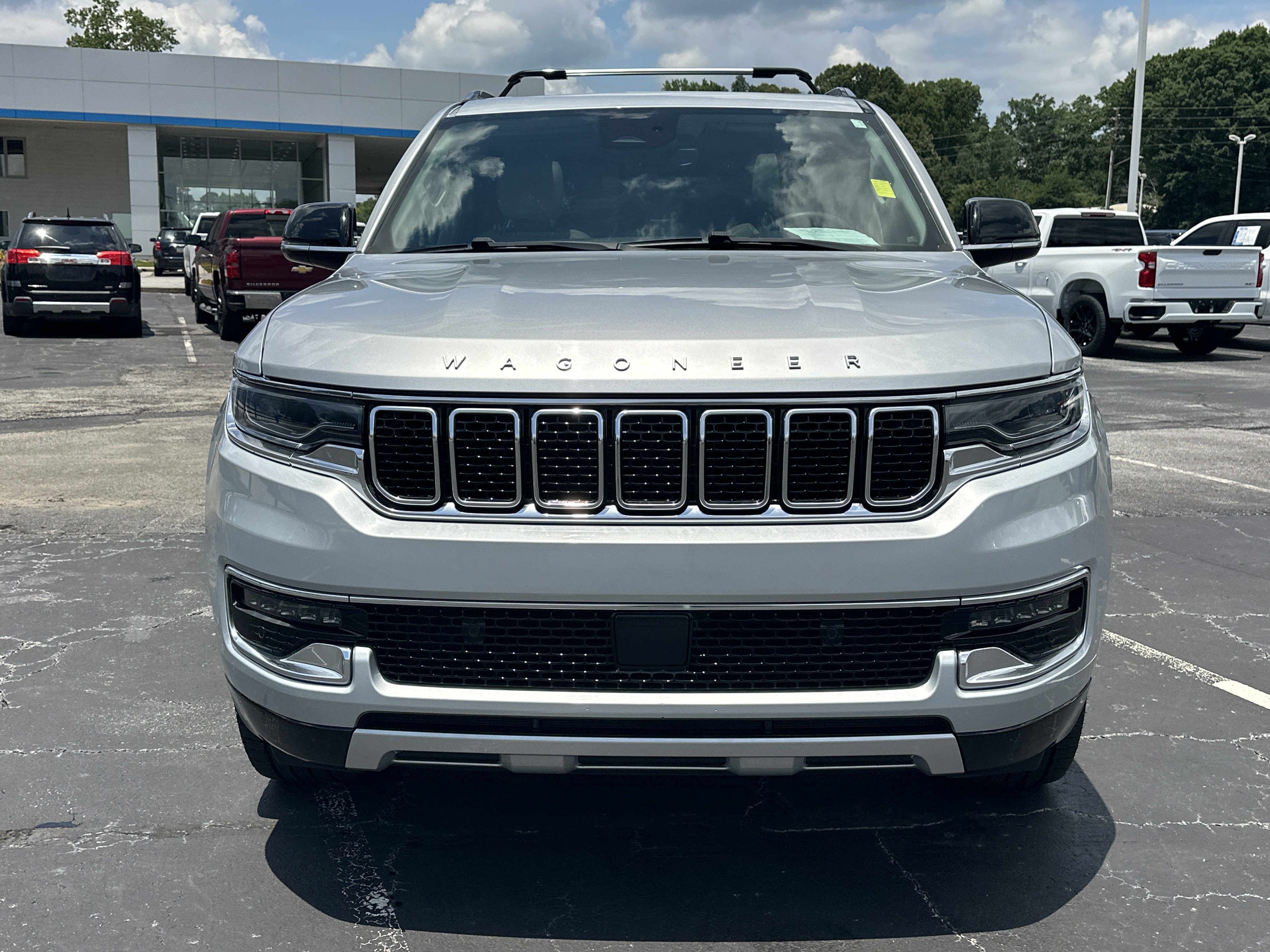 Used 2023 Jeep Wagoneer Series II w/ Premium Group I AWD/4WD image 3