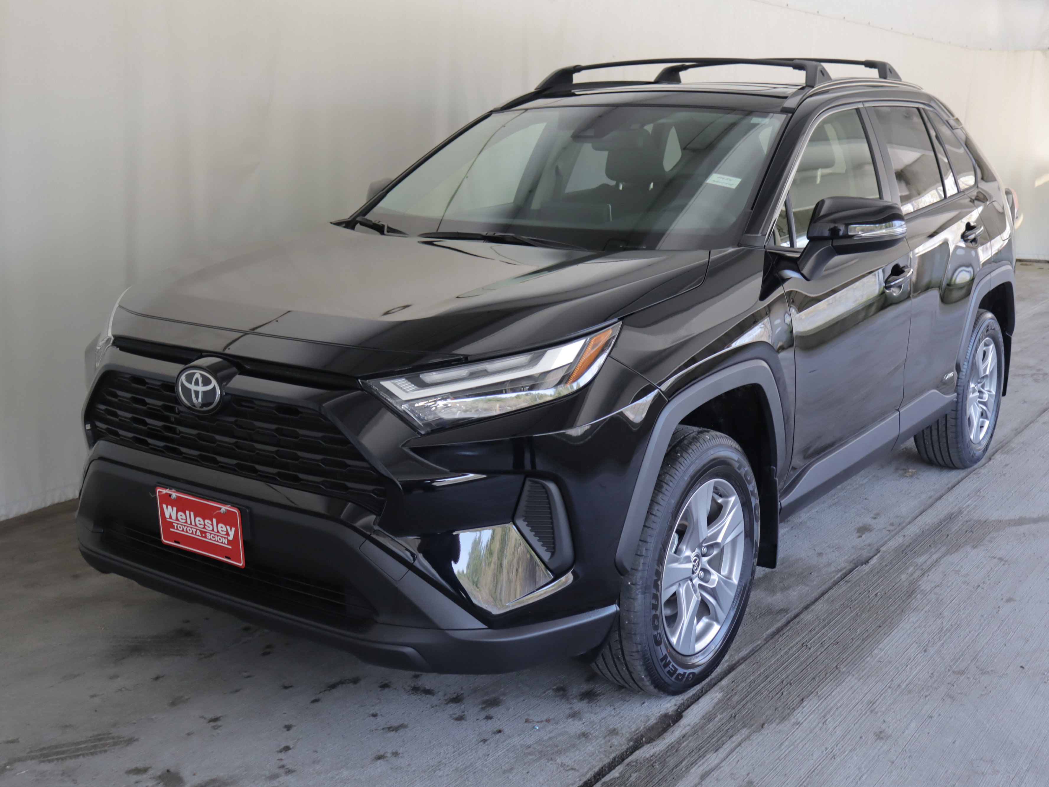 Used 2025 Toyota RAV4 XLE w/ Convenience Package image 24