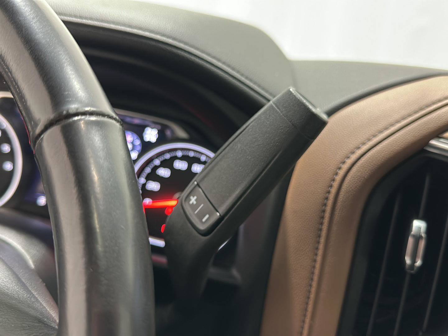 Used 2020 Chevrolet Silverado 1500 High Country w/ Technology Package AWD/4WD image 15