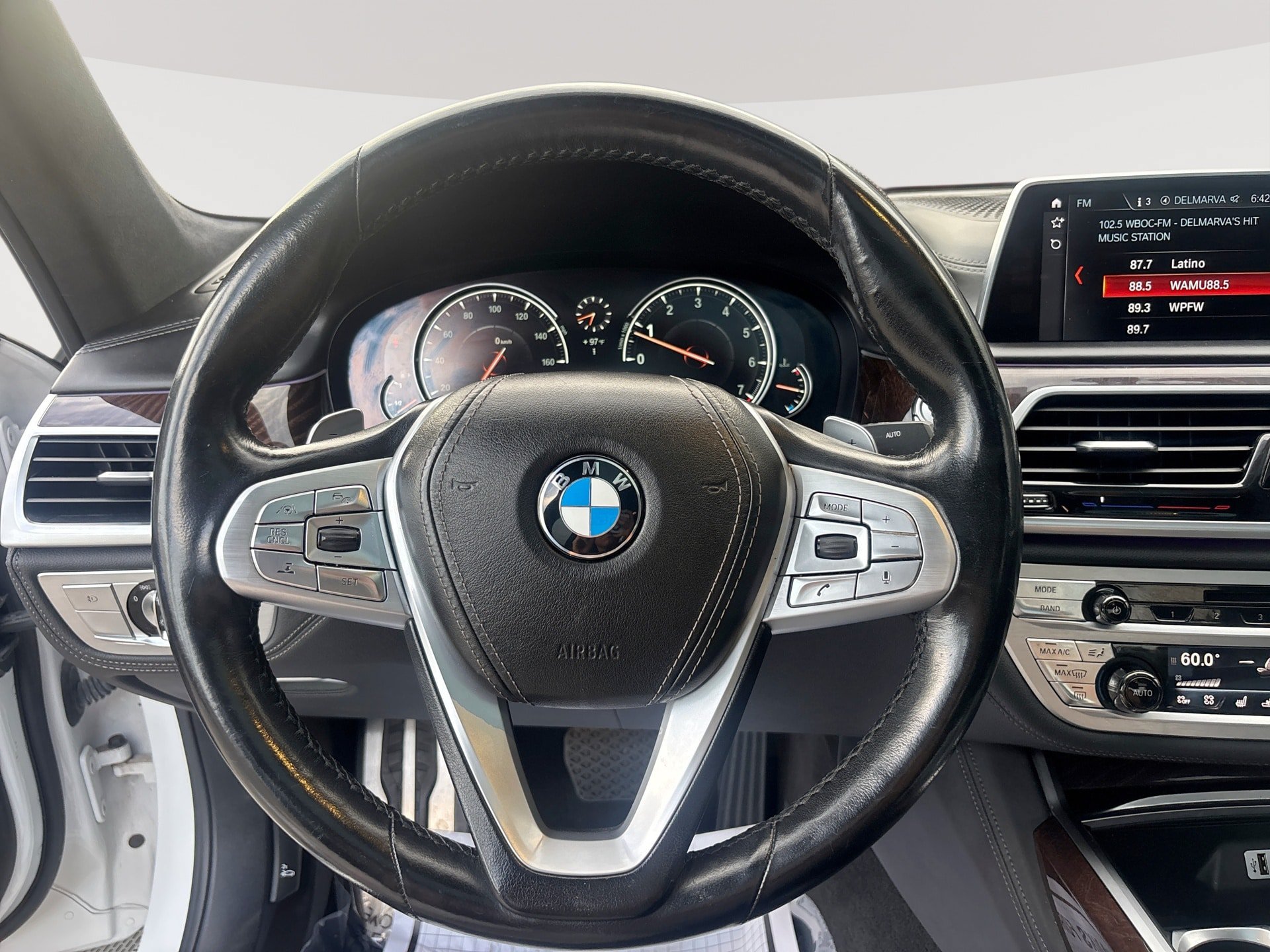 Used 2018 BMW 750i xDrive w/ Executive Package AWD/4WD image 11