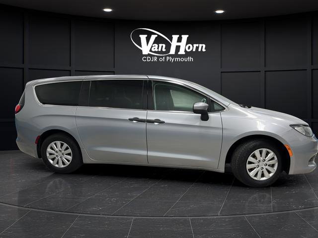 Used 2020 Chrysler Voyager L FWD image 8