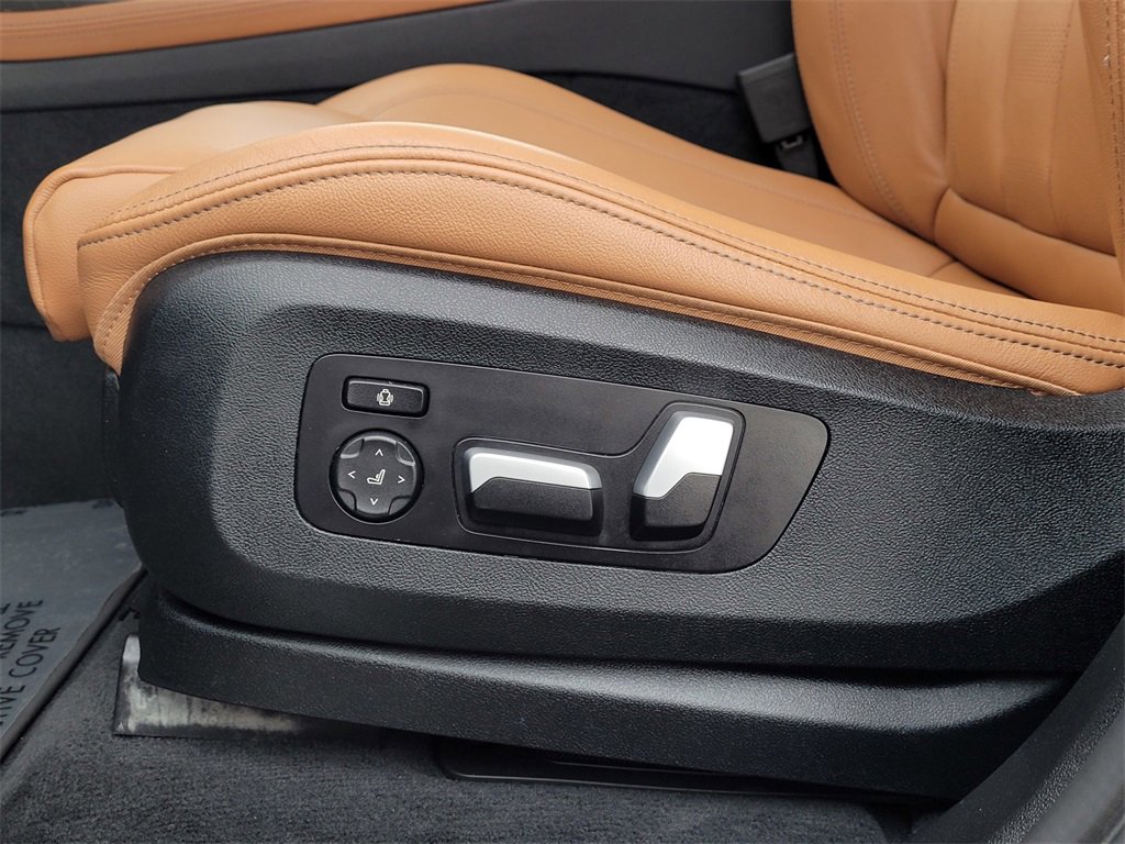 Used 2022 BMW X7 xDrive40i w/ M Sport Package image 21