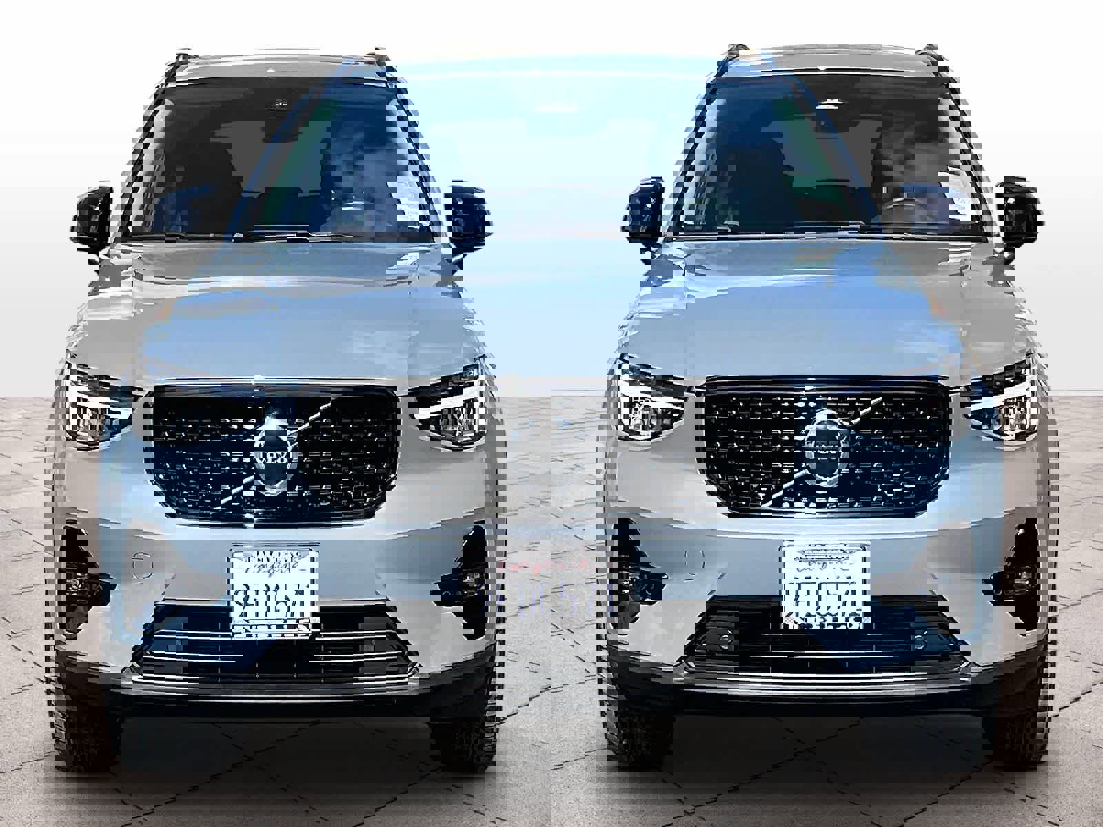 Used 2023 Volvo XC40 B5 Plus w/ Protection Package Premier image 3