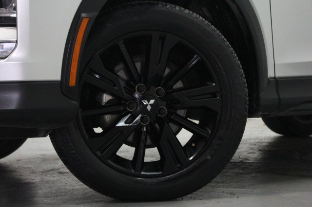 Used 2023 Mitsubishi Eclipse Cross LE image 3