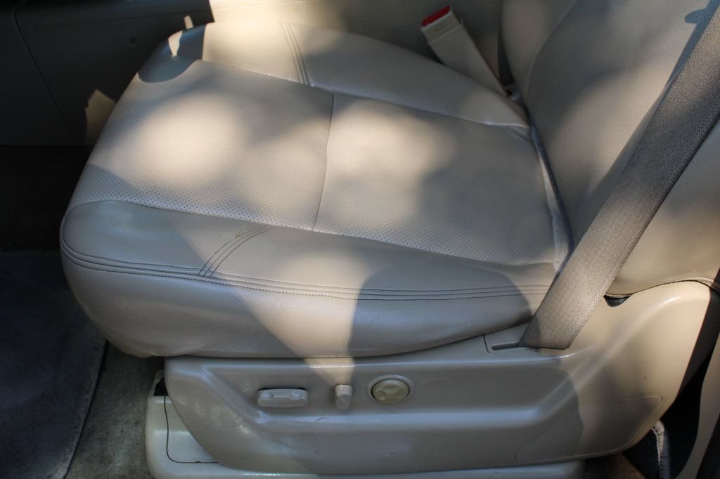 Used 2011 Chevrolet Suburban LTZ RWD image 33