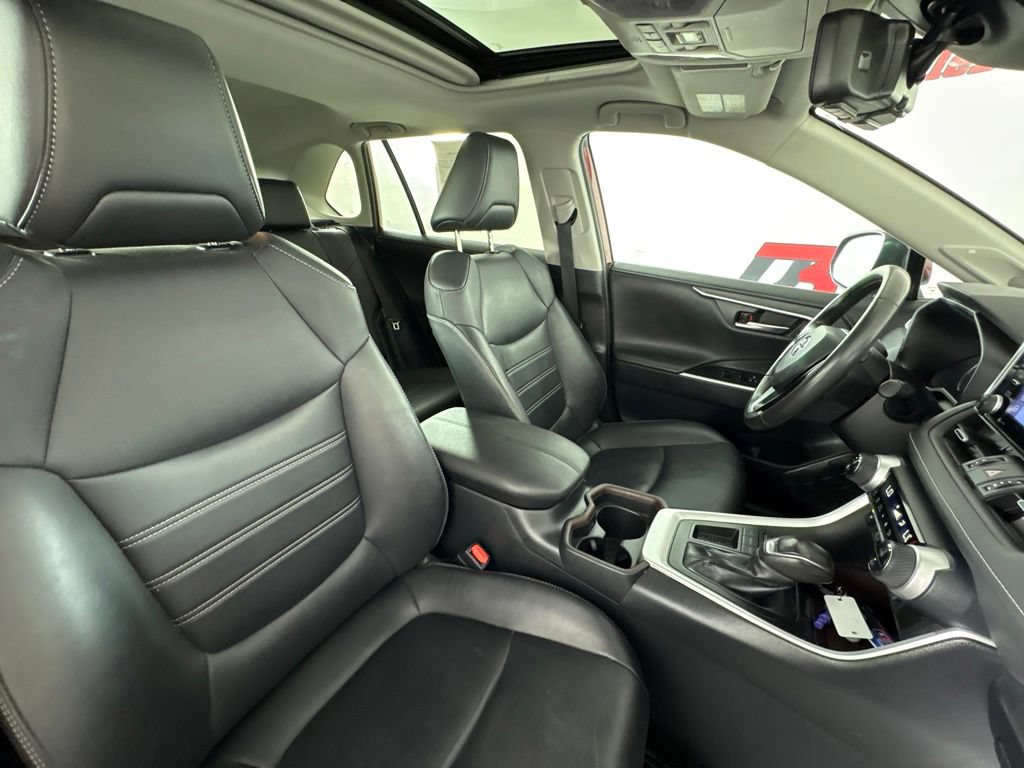 Used 2019 Toyota RAV4 Limited FWD image 32