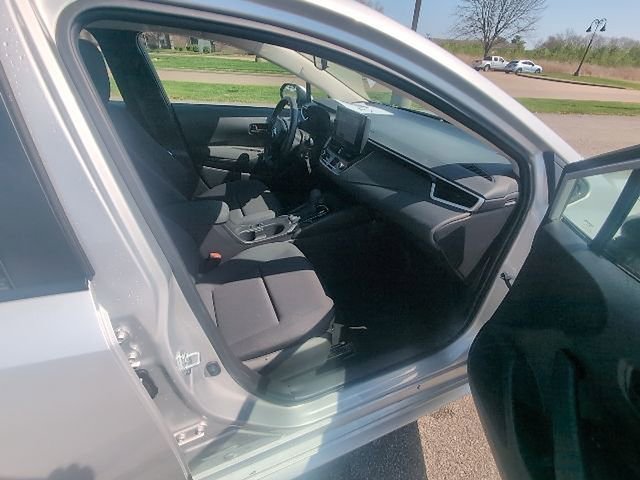 Used 2025 Toyota Corolla LE image 3