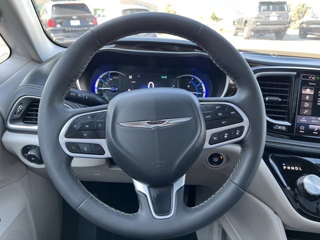 Used 2023 Chrysler Pacifica Limited image 38