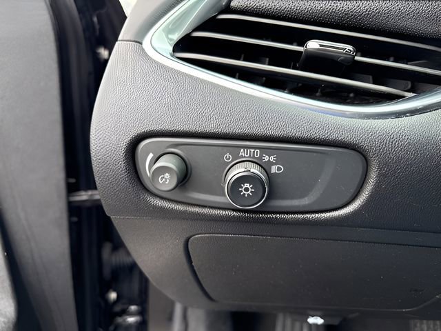Used 2022 Chevrolet Malibu Premier FWD image 21