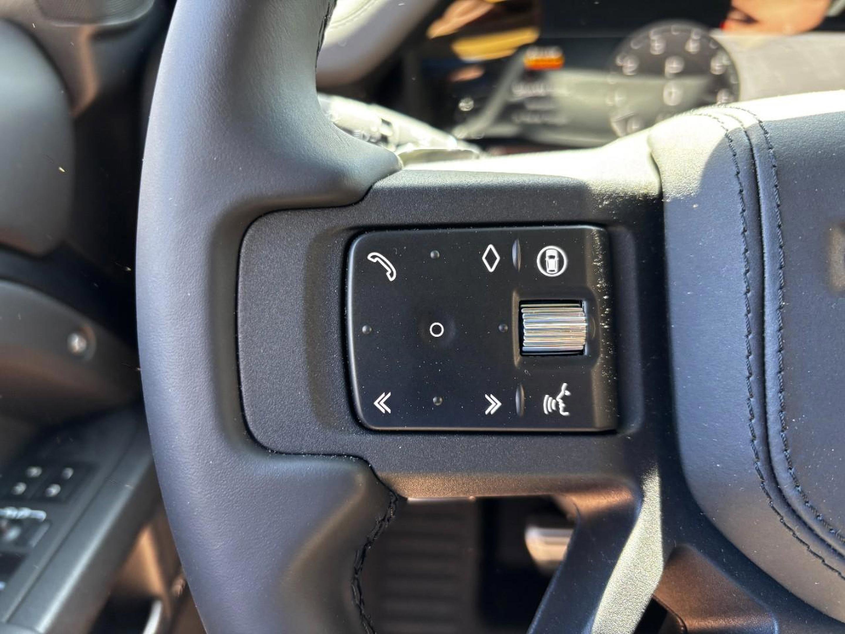 New 2025 Land Rover Defender 110 V8 image 22