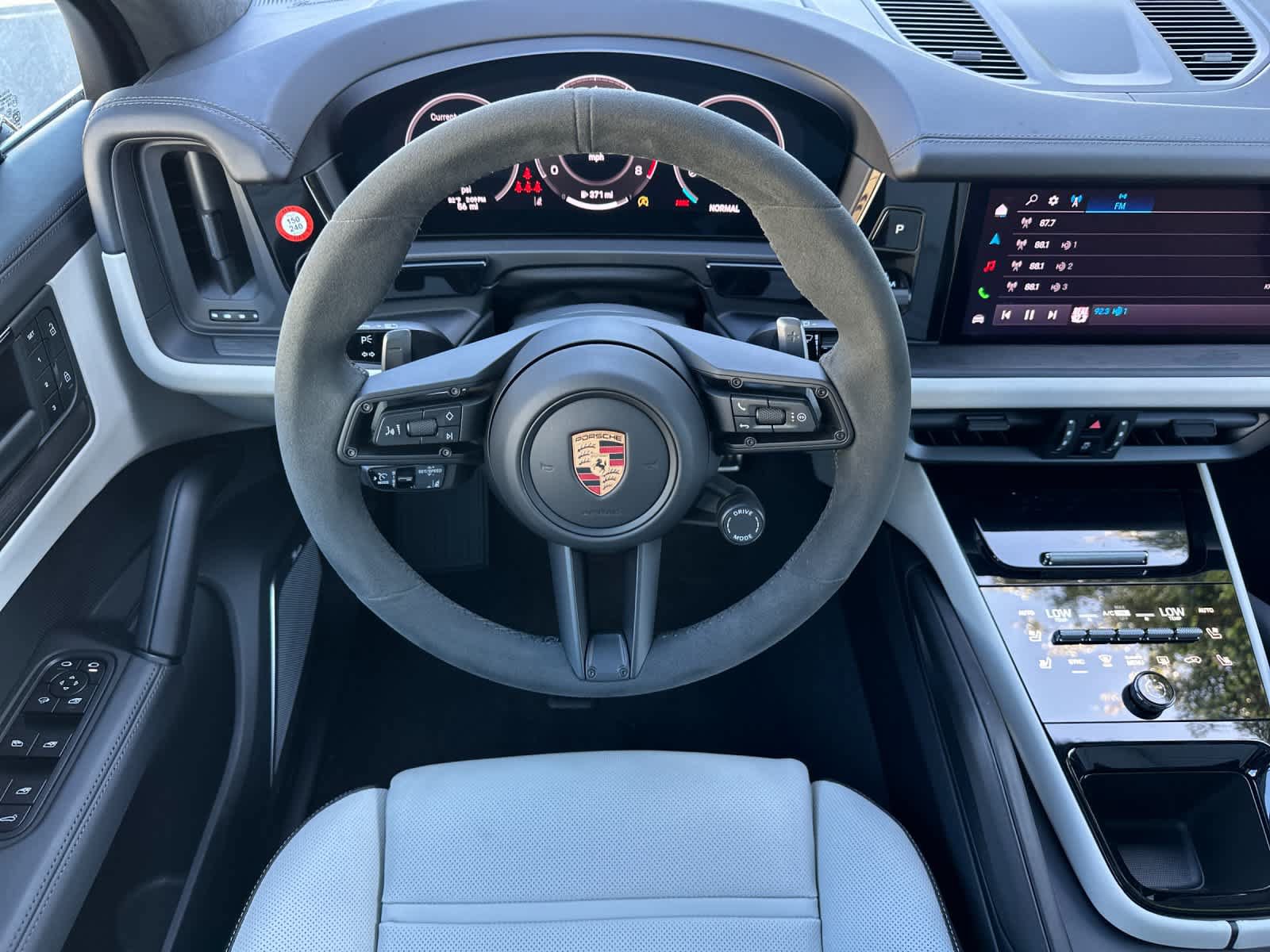 New 2026 Porsche Cayenne GTS AWD/4WD image 15