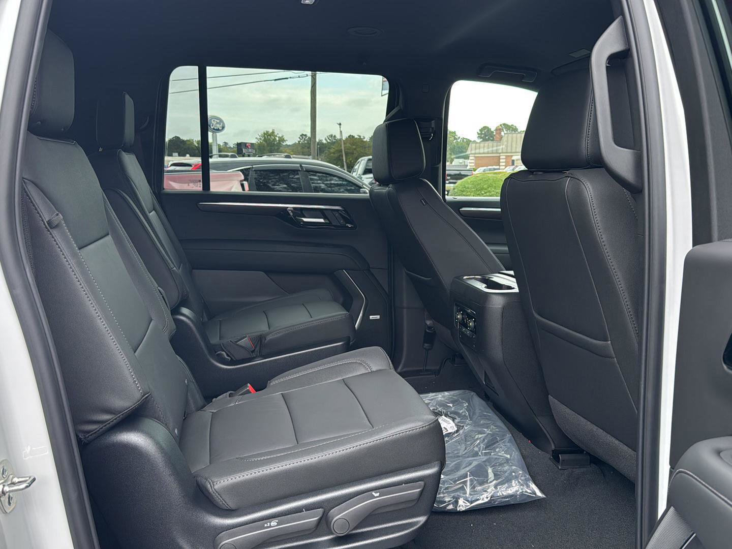 New 2026 Chevrolet Suburban LT image 11