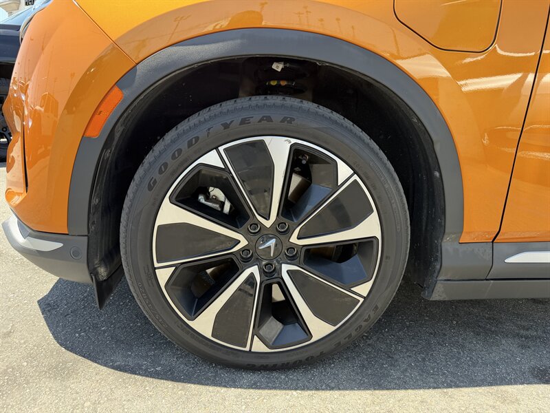 Used 2023 VinFast VF 8 Plus AWD/4WD image 6