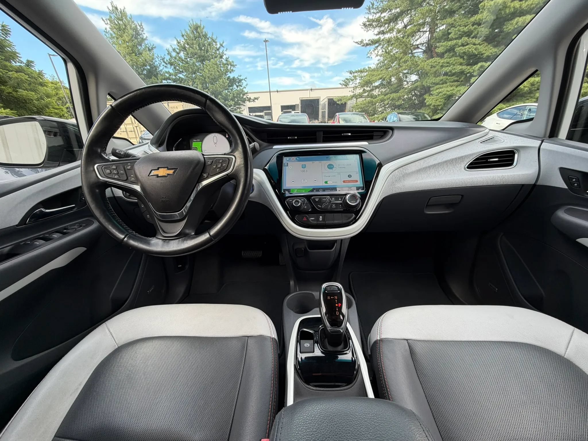 Used 2018 Chevrolet Bolt Premier w/ Driver Confidence II Package FWD image 13