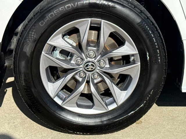 Used 2025 Toyota Sienna XLE FWD image 9