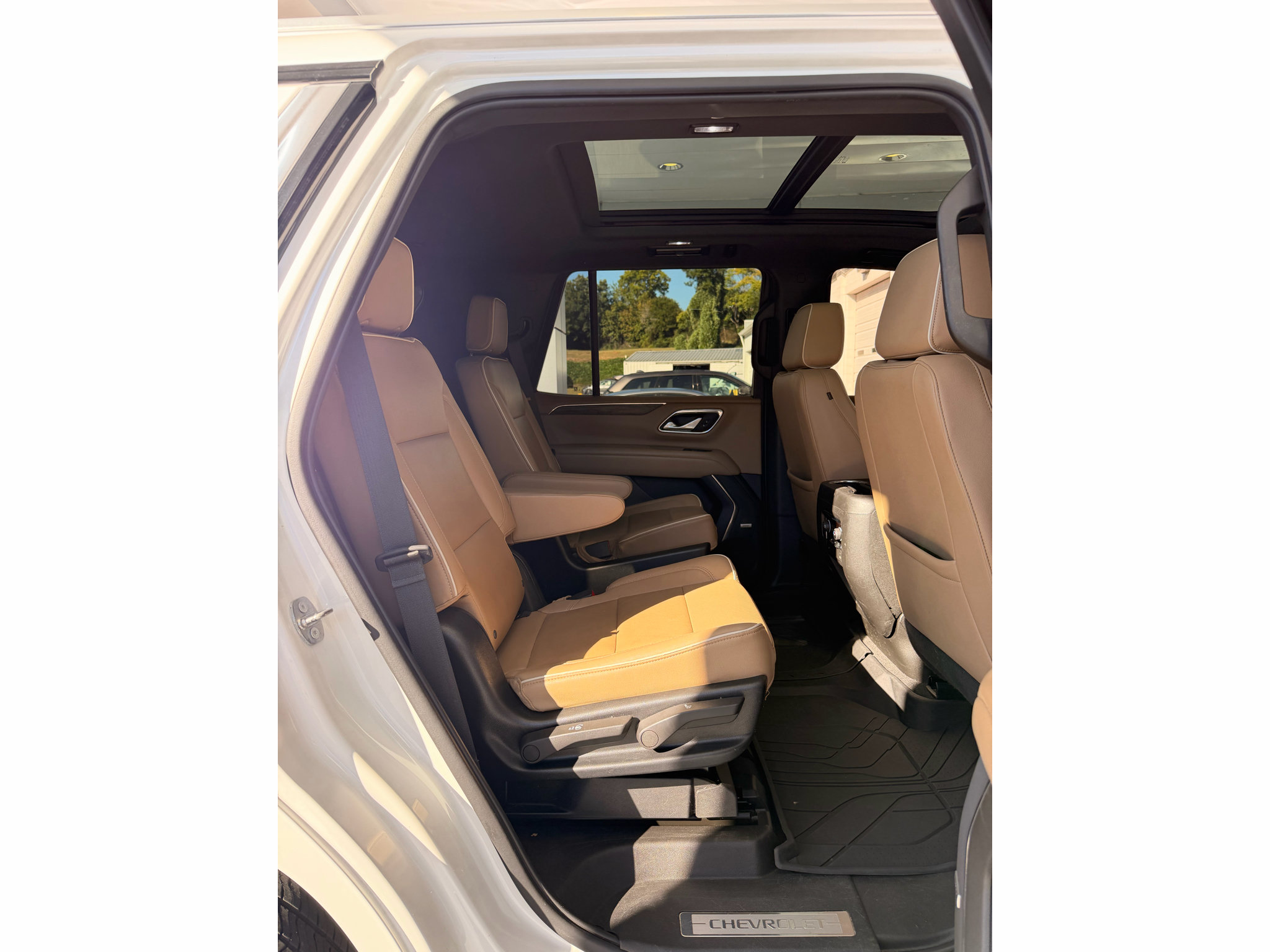 Used 2022 Chevrolet Tahoe Premier AWD/4WD image 18