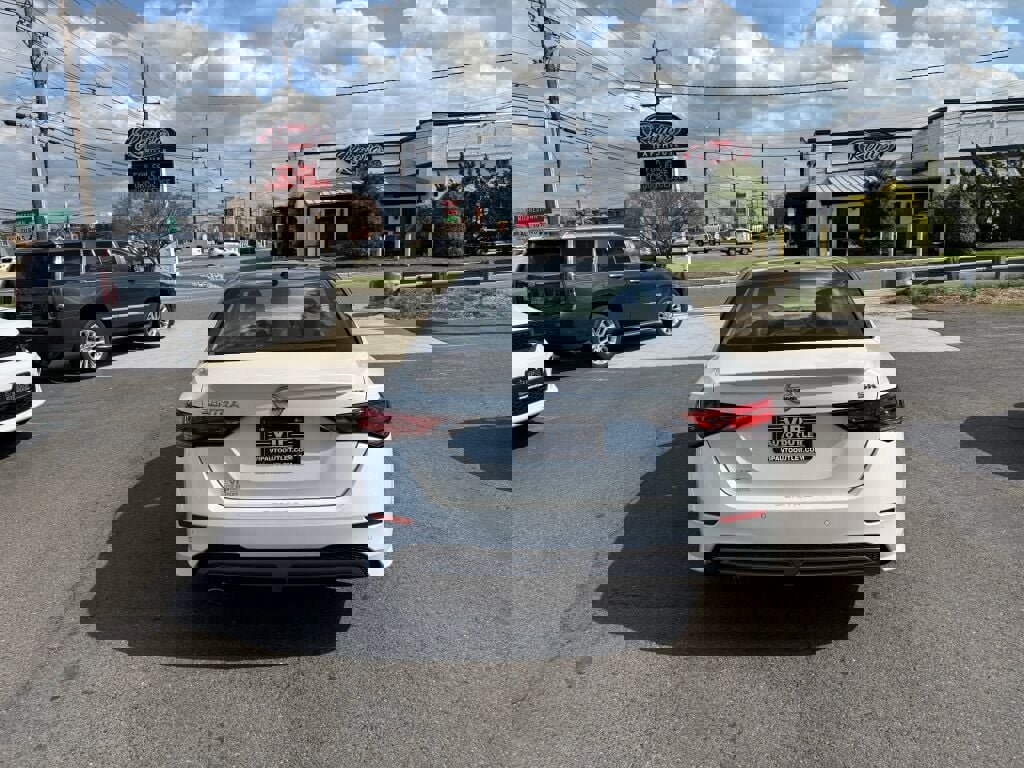 Used 2021 Nissan Sentra SR w/ SR Premium Package image 6