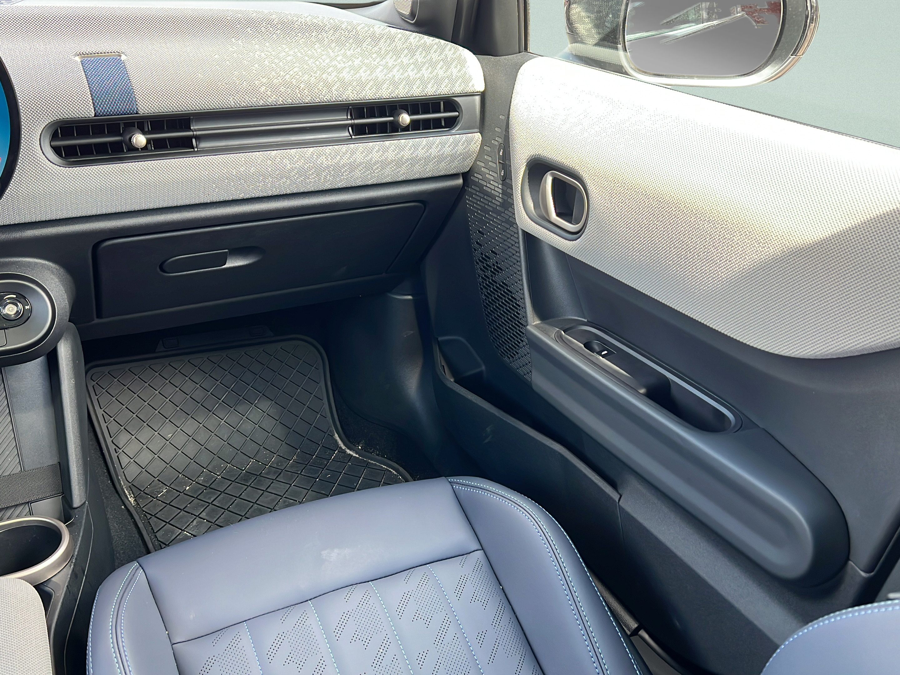Used 2025 MINI Cooper 4-Door Hardtop FWD image 16
