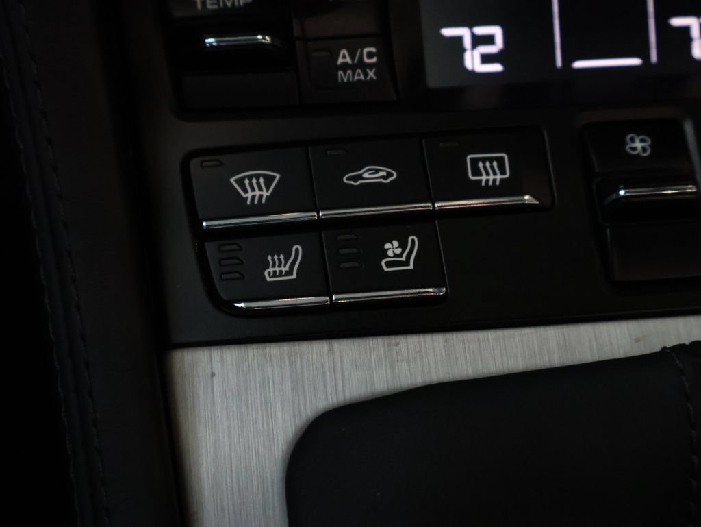 Used 2022 Porsche 718 Boxster RWD image 19