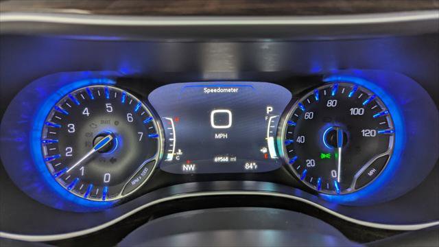Used 2023 Chrysler Pacifica Limited FWD image 27
