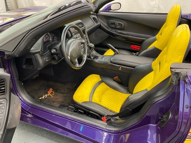Used 1998 Chevrolet Corvette Convertible w/ Memory Pkg RWD image 19