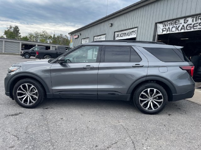Used 2026 Ford Explorer ST-Line AWD/4WD image 4