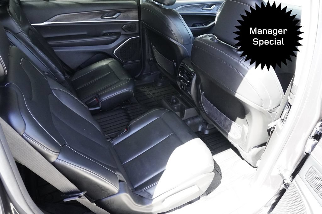 Used 2022 Jeep Grand Cherokee L Limited w/ Black Appearance Package AWD/4WD image 26