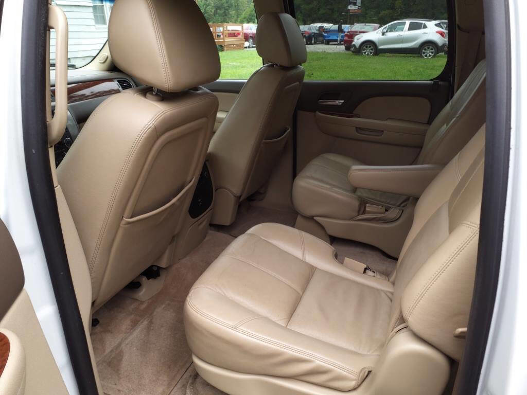 Used 2008 GMC Yukon XL SLT w/ SLT Preferred Equipment Group AWD/4WD image 7