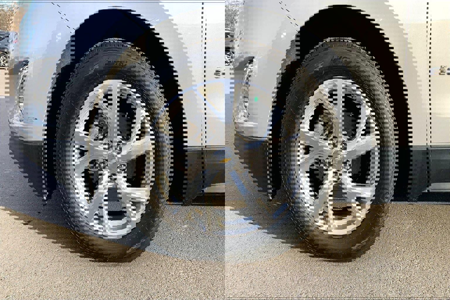 Used 2018 Chevrolet Equinox Premier image 8