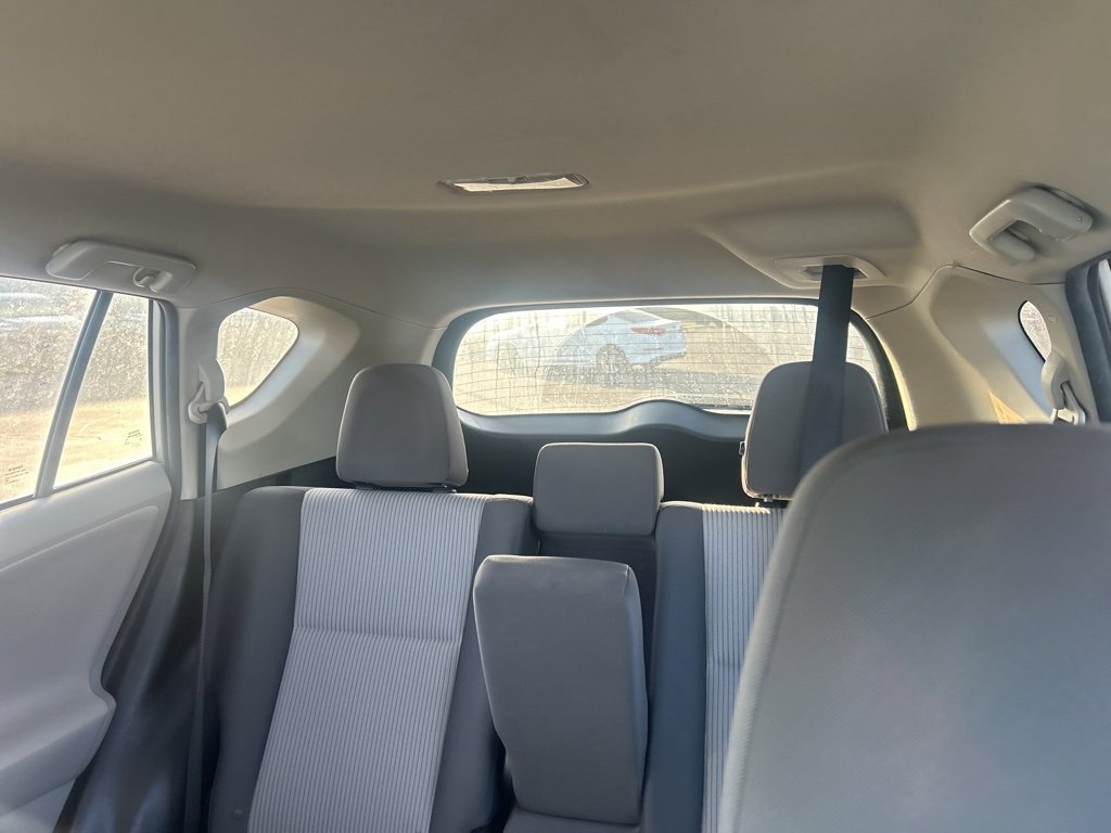 Used 2013 Toyota RAV4 LE image 18
