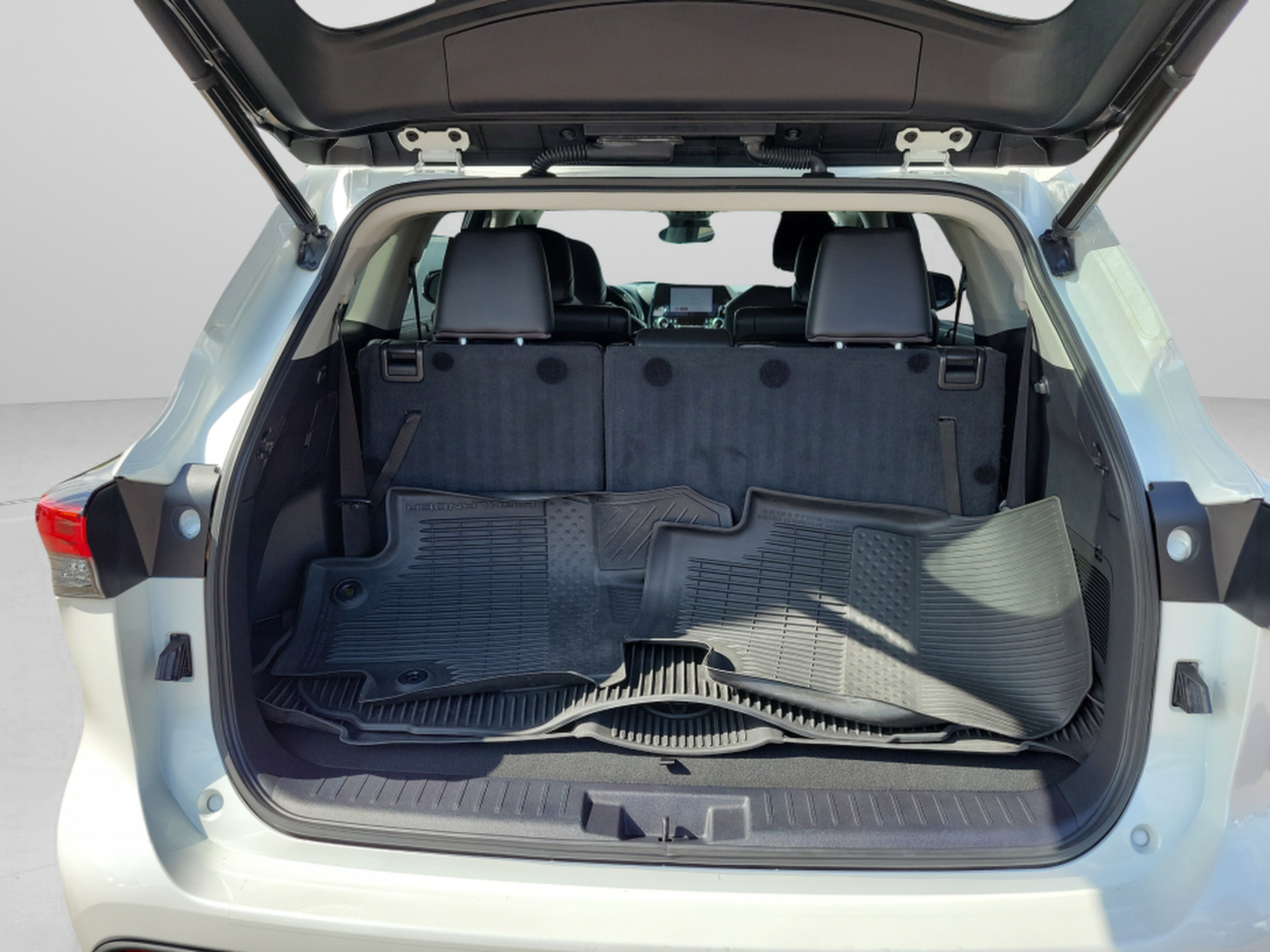 Used 2023 Toyota Highlander XLE FWD image 5